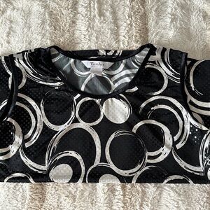 TanJay Black & White Circle Print Sleeveless Shell